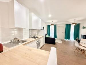 a kitchen with white cabinets and a living room at Renfe Asamblea de Madrid 03 AMCH Hospedaje in Madrid +11 photos