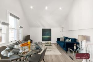 Et opholdsområde på Richmond - 2 Bedroom Duplex Flat - With Parking + 9 billeder