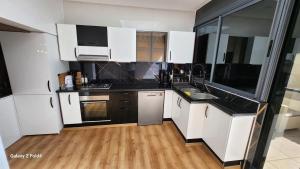 Η κουζίνα ή μικρή κουζίνα στο Apartment in Harhoura