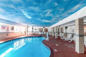 a pool in a hotel room with a ceiling covered in clouds at Motel 6-Oklahoma City, OK in Oklahoma City