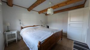 Postel nebo postele na pokoji v ubytování Fårgården Åsebol + 20 fotografií
