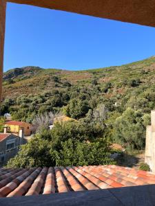 a view of a mountain from a roof at Maison de village in Barbaggio