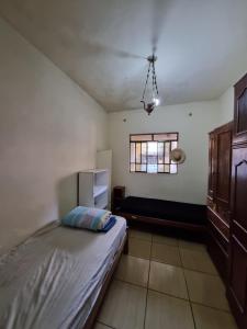 a bedroom with a bed and a window at República Boemia in Ouro Preto