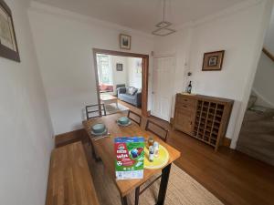 Gallery image of Charming Stratford Hideaway Whole 2 Bedroom House incl Courtyard Garden in London