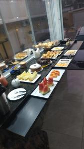 a buffet line with many different types of food at Hotel Campolim in Sorocaba