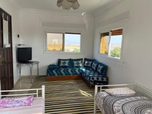 a living room with a couch and a tv at Penthouse Armonía in Briech