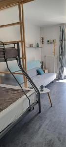 a bedroom with two bunk beds and a table at Aux pieds des pistes refait à neuf in Superdevoluy