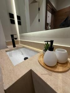 Koupelna v ubytování Entire Modern and comfy Apt