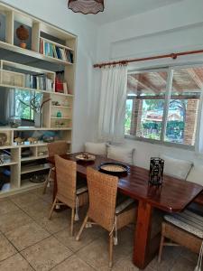 a dining room with a wooden table and chairs at Κτήμα Εμιαλη in Kalamákion