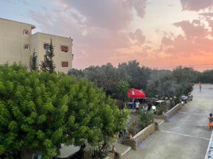 a view of a street with trees and a building at Appartements Armonía Sea View in Briech