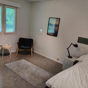 Posezení v ubytování Country peace by the pond- Hidden gem at lake