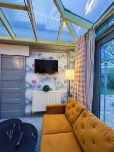 ホーンチャーチにあるEasy London Access 9mins Walk to Elm Park Station & Near City Airportのギャラリーの写真 +18枚の写真