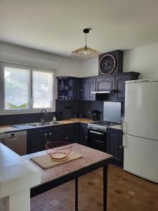 Η κουζίνα ή μικρή κουζίνα στο Maison familiale à Fouras-Plage & centre à pied