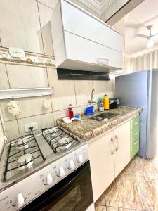 Kuchyň nebo kuchyňský kout v ubytování Estação Praia VLT