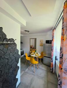 a kitchen and dining room with a stone wall at Apartament słoneczny in Rydułtowy
