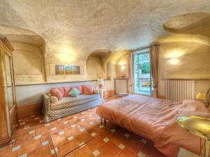 a bedroom with a bed and a couch in a room at ' La Tavernetta ' del Principe in Oulx