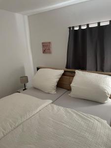 Ένα ή περισσότερα κρεβάτια σε δωμάτιο στο Black Forest apartment in Rottweil +34 φωτογραφίες