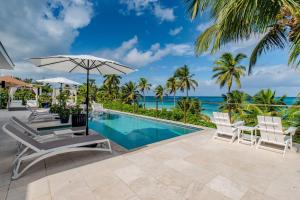 Πισίνα στο ή κοντά στο SeaDuced - Brand New Luxury Beachfront Estate with Pool home +52 φωτογραφίες