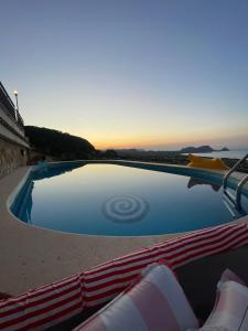 Πισίνα στο ή κοντά στο Villa Ibiscus