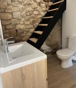 Bilik mandi di Petite maison avec terrasse et vue imprenable