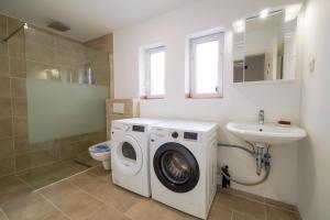 Ένα μπάνιο στο Deluxe Apartment +9 φωτογραφίες