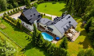 an aerial view of a large house with a swimming pool at CISZA - Górskie Centrum Wypoczynku in Kiczora