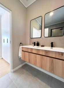 Ένα μπάνιο στο Yang Suite A - Modern Apartment