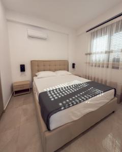 Ένα ή περισσότερα κρεβάτια σε δωμάτιο στο Davi Apartments