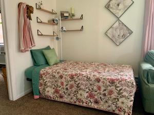 Voodi või voodid majutusasutuse Sage Cottage toas