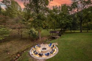 Jardin de l'établissement Creekside Manor - Secluded 30-Acre Family Retreat