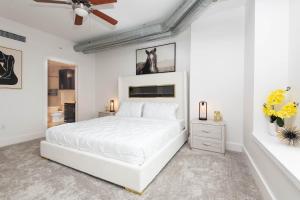 Postel nebo postele na pokoji v ubytování Skyline Suites + 215 fotografií