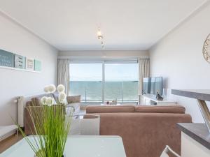 A television and/or entertainment centre at Studio with terrace and sea view