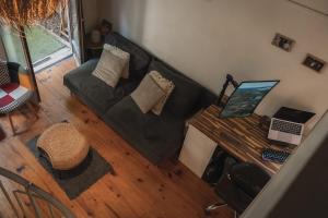 an overhead view of a living room with a couch at Appartement cosy 38 m2 avec jardin de 21 m2 in Lyon