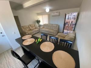 Khu vực ghế ngồi tại Family Apartment & Free Parking!