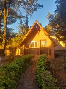 São Joaquim de BicasにあるSítio Eventos Nossa Senhora Aparecidaの小さな家