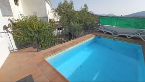 a small swimming pool on a patio with a fence at Sierra Alcaide in Zagrilla