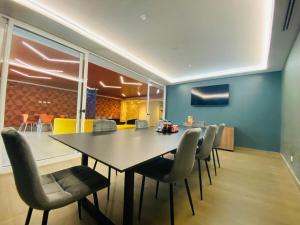 a dining room with a table and chairs at Premium Apartment In Be Cariari in Heredia +16 photos