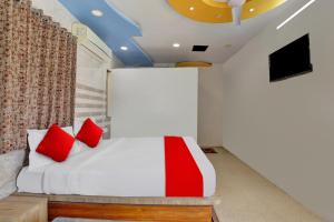 Imagen de la galería de Hotel O POP Hotel Dk Guest House, en Ahmedabad 19 fotos más