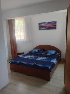 Ένα ή περισσότερα κρεβάτια σε δωμάτιο στο Casa Scurtu 2025