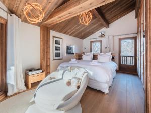 a bedroom with two beds and a bathtub in it at Chalet haut de gamme proche des pistes avec sauna et parking privé - FR-1-344-1209 in Saint-Martin-de-Belleville
