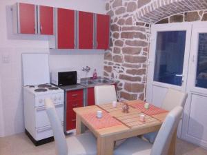 Kuchyň nebo kuchyňský kout v ubytování Holiday House Popovic