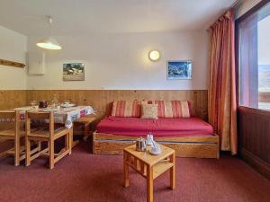a small room with a bed and a table and a table sidx sidx at Les Menuires : Appartement cosy pour 4 pers avec WIFI - FR-1-344-1225 in Les Bruyères +9 photos
