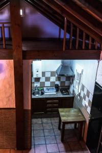 a small kitchen with a stove and a sink at Complejo Vacacional Los Cortijillos-Solo adultos in Conil de la Frontera