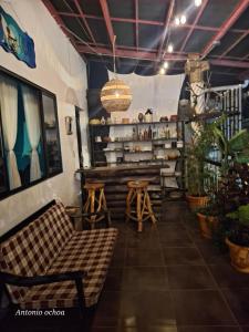 a room with a bench and a table with plants at Casaca in Concepción de Ataco