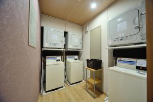 富山御宿野乃天然温泉经济型酒店的厨房或小厨房