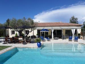 Πισίνα στο ή κοντά στο location Villa avec piscine chauffée