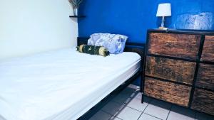 Giường trong phòng chung tại Hostal Casa de Elena