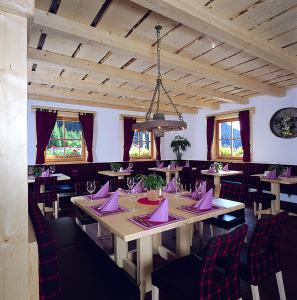 Foto da galeria de Apartments Restaurant Rusctlea em Selva di Val Gardena