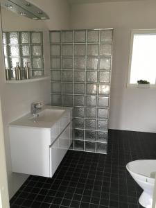 Phòng tắm tại Finnö Stugby