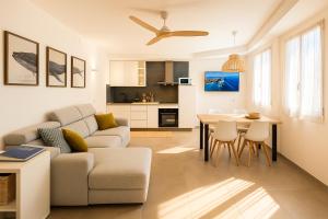 Et tv og/eller underholdning på MobyDick, central, Walk to the Beach, Private Parking